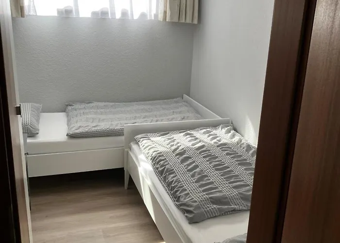 Von Wiegen, * 施内沃丁根